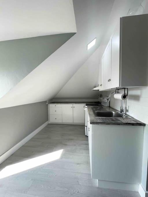 Unique Modern Luxury 2 Bedroom Apartment Rental Chapleau Exterior foto