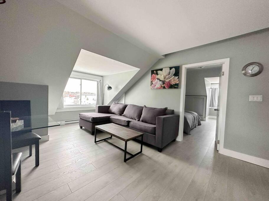 Unique Modern Luxury 2 Bedroom Apartment Rental Chapleau Exterior foto